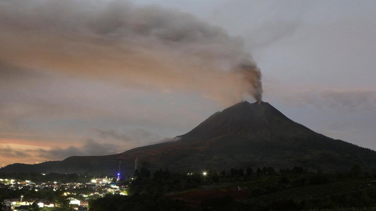 Gunung Sinabung Sudah Siaga III, Warga Diminta Waspada